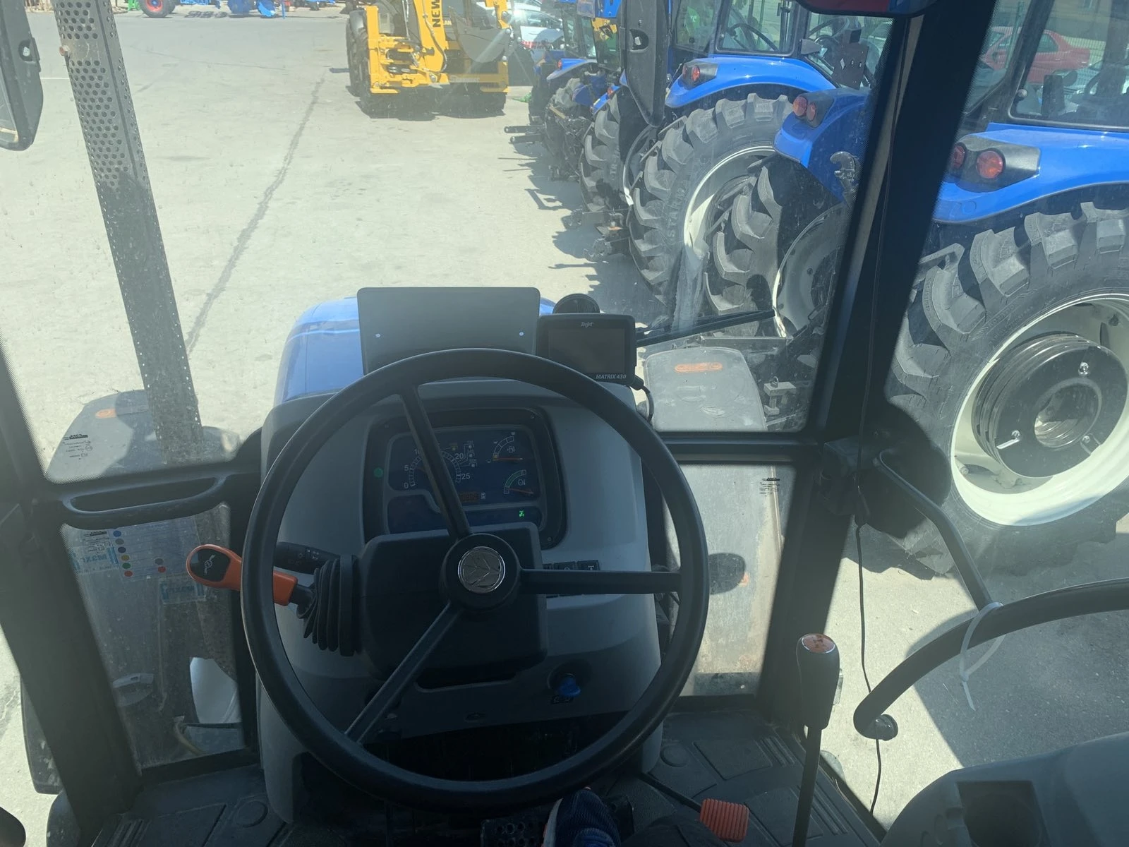 Трактор New Holland TD100D - изображение 5