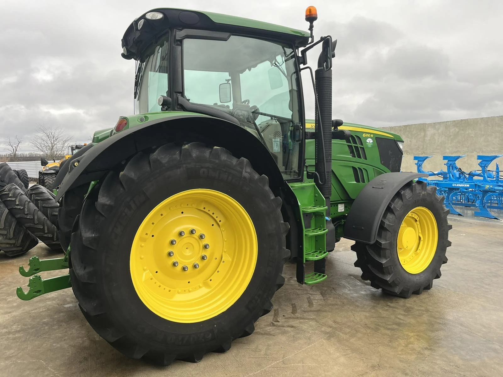 Трактор John Deere 6210R - изображение 4