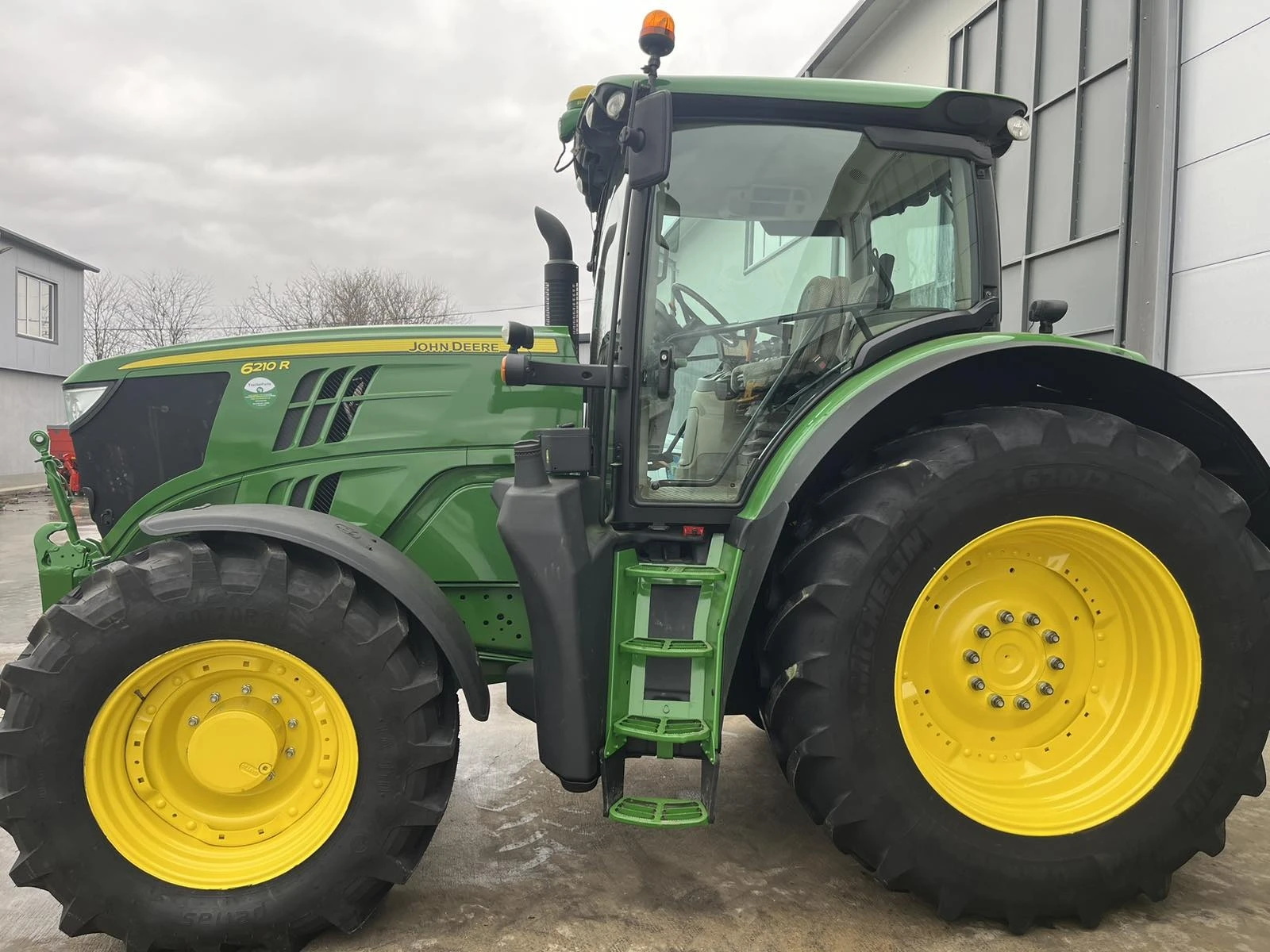 Трактор John Deere 6210R - изображение 7