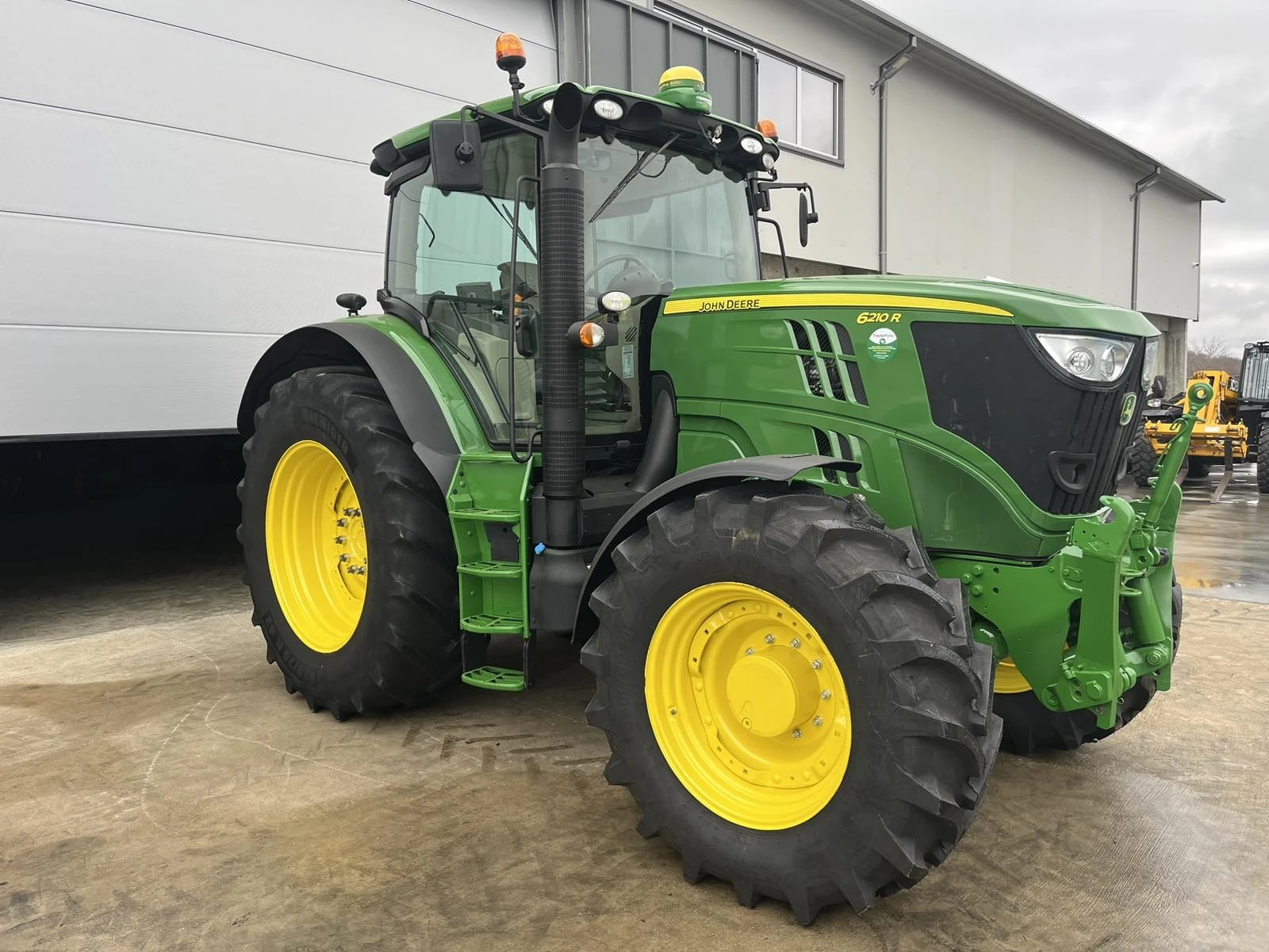 Трактор John Deere 6210R - изображение 2