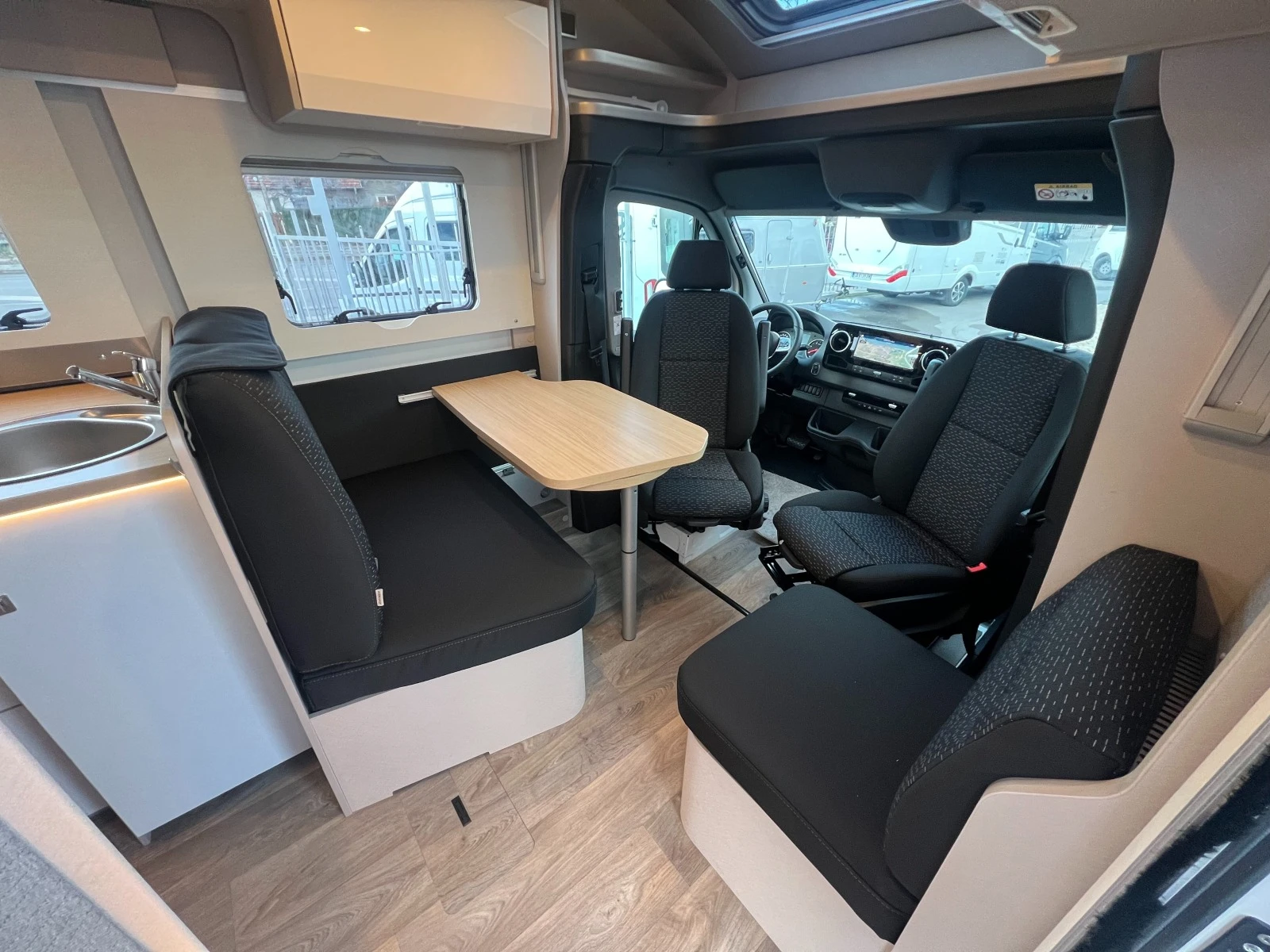 Кемпер HYMER / ERIBA S 585  3500 kg. - изображение 5