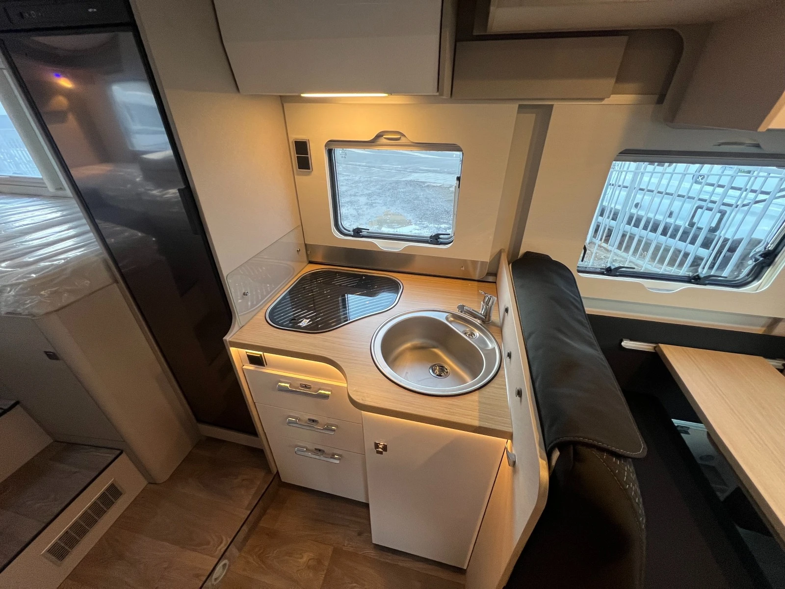 Кемпер HYMER / ERIBA S 585  3500 kg. - изображение 6