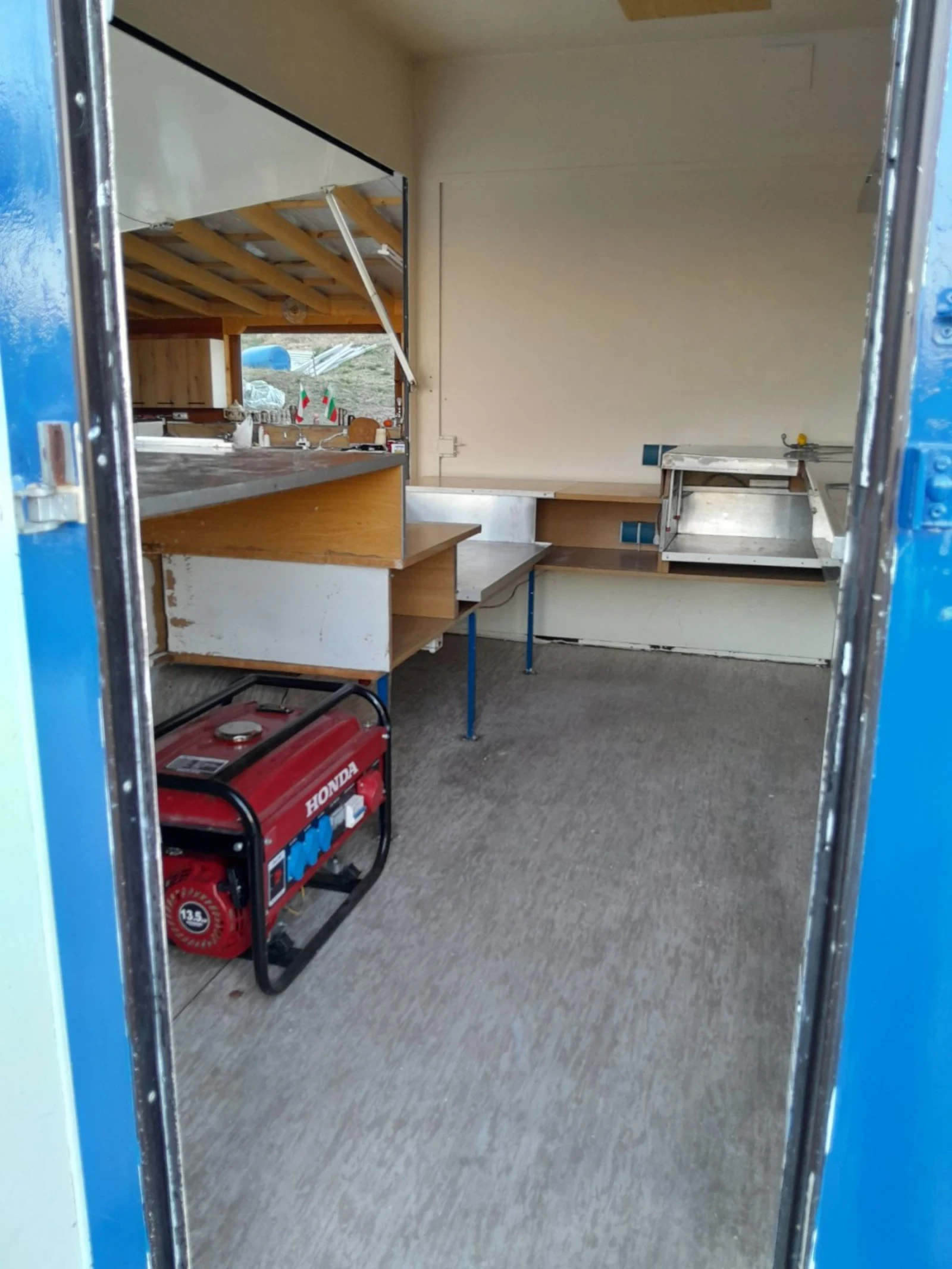 Каравана Fendt Търговски обект, снимка 5 - Каравани и кемпери - 53749327