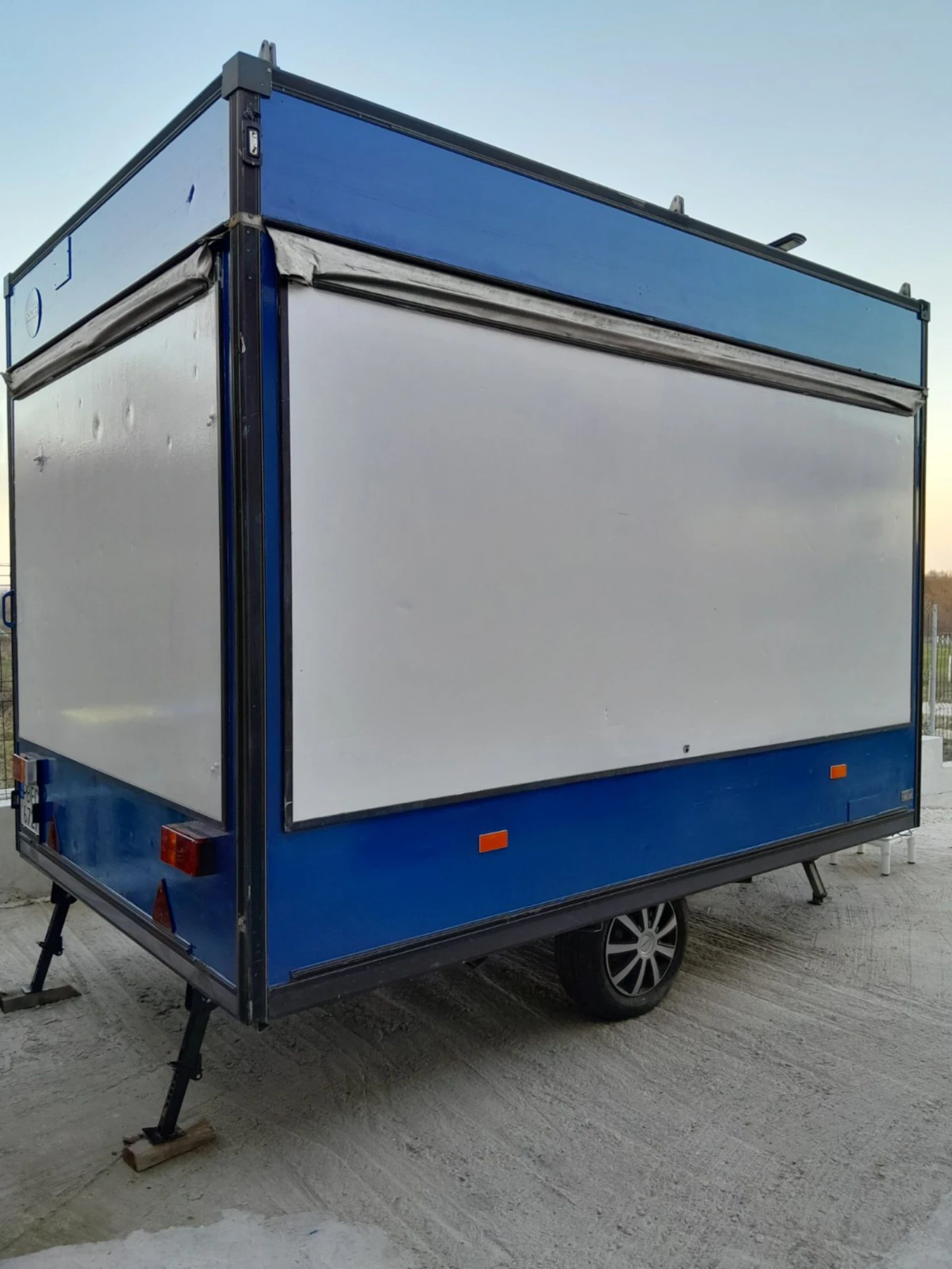 Каравана Fendt Търговски обект, снимка 3 - Каравани и кемпери - 53749327