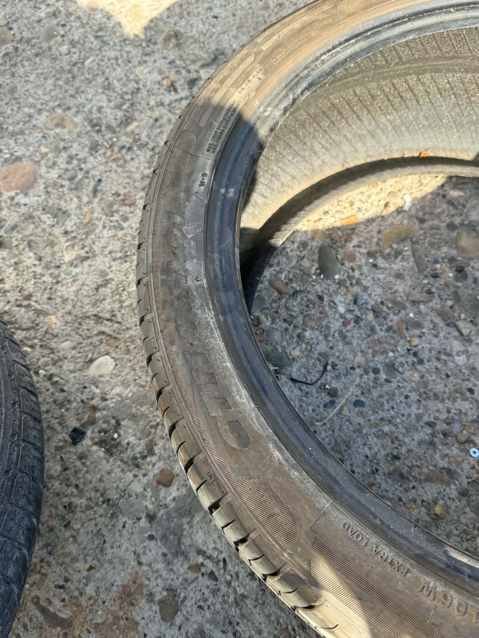 Гуми Летни 285/35R22, снимка 6 - Гуми и джанти - 56214052