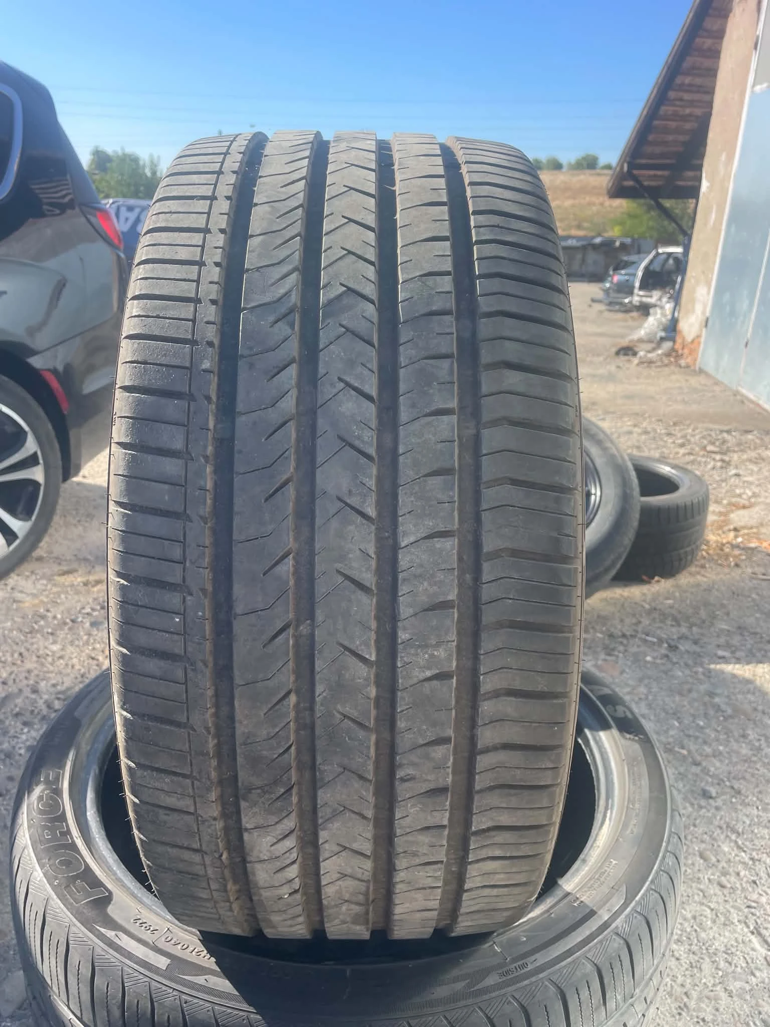 Гуми Летни 285/35R22, снимка 2 - Гуми и джанти - 56214052