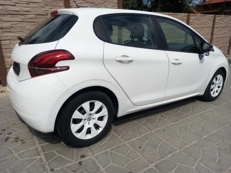 Peugeot 208 1.2i like, снимка 5 - Автомобили и джипове - 45898561