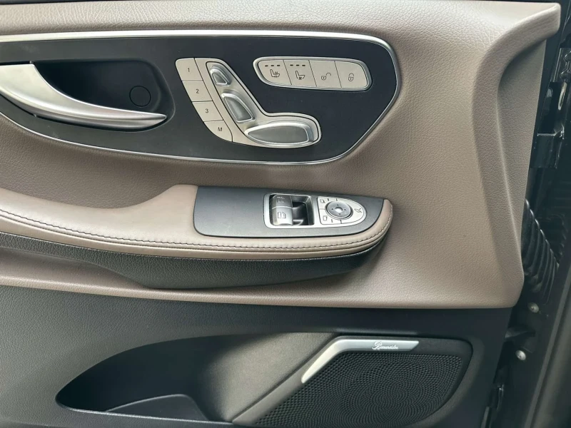 Mercedes-Benz V 300 d / 4-MATIC/ AMG OPTIC / ГАРАНЦИОНЕН , снимка 14 - Автомобили и джипове - 52043871