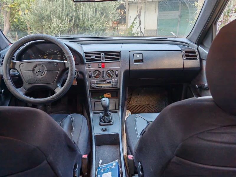Mercedes-Benz C 200, снимка 4 - Автомобили и джипове - 52157413