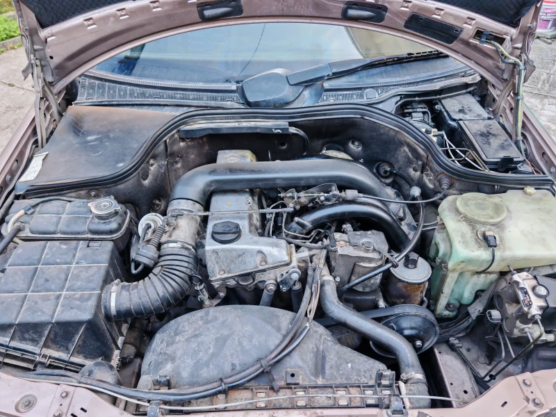 Mercedes-Benz C 200, снимка 3 - Автомобили и джипове - 52157413