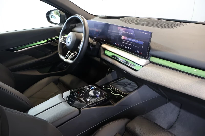 BMW i5 eDRIVE40/340HP/M-SPORT/H&K/HUD/CARBON/PANO/862f, снимка 13 - Автомобили и джипове - 52198586