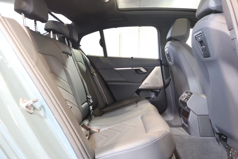 BMW i5 eDRIVE40/340HP/M-SPORT/H&K/HUD/CARBON/PANO/862f, снимка 15 - Автомобили и джипове - 52198586