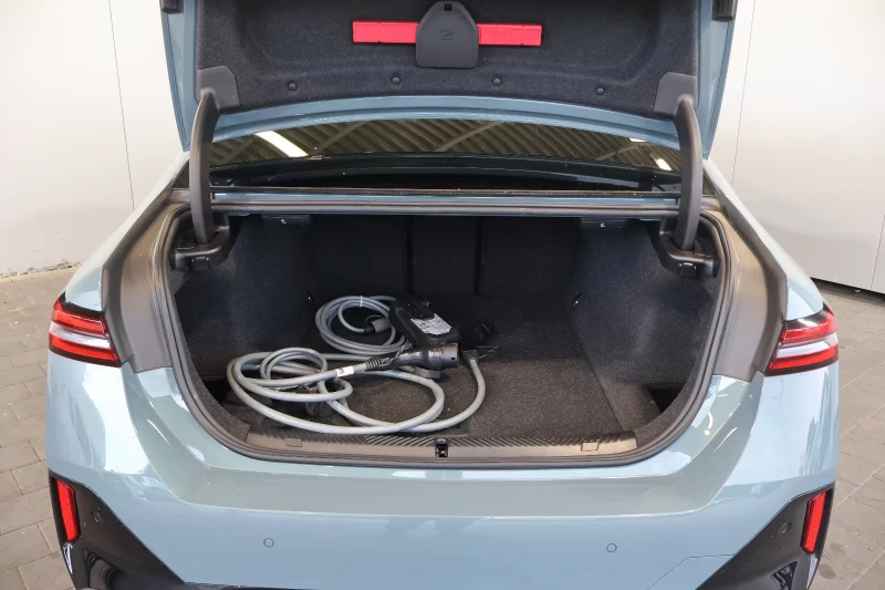 BMW i5 eDRIVE40/340HP/M-SPORT/H&K/HUD/CARBON/PANO/862f, снимка 6 - Автомобили и джипове - 52198586