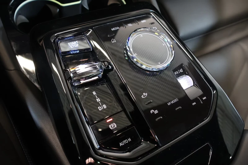 BMW i5 eDRIVE40/340HP/M-SPORT/H&K/HUD/CARBON/PANO/862f, снимка 10 - Автомобили и джипове - 52198586