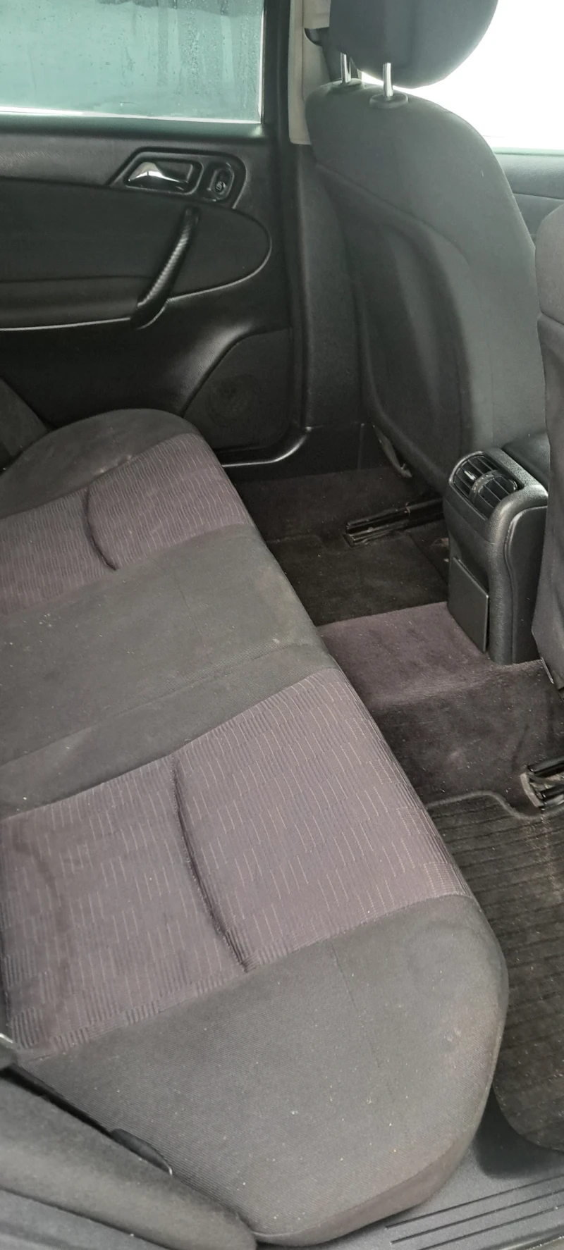 Mercedes-Benz C 220, снимка 9 - Автомобили и джипове - 53127875