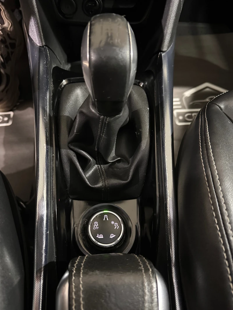 Peugeot 2008, снимка 11 - Автомобили и джипове - 53591371
