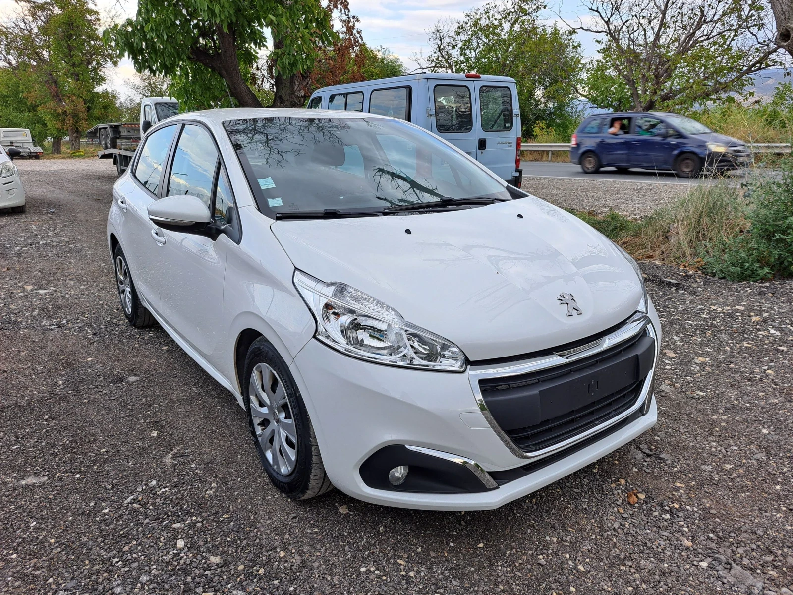 Peugeot 208 1.5 BLUE HDI - изображение 8