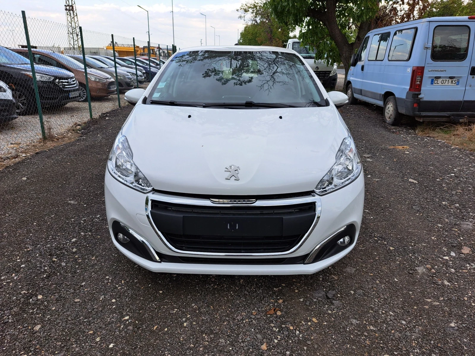 Peugeot 208 1.5 BLUE HDI - изображение 2