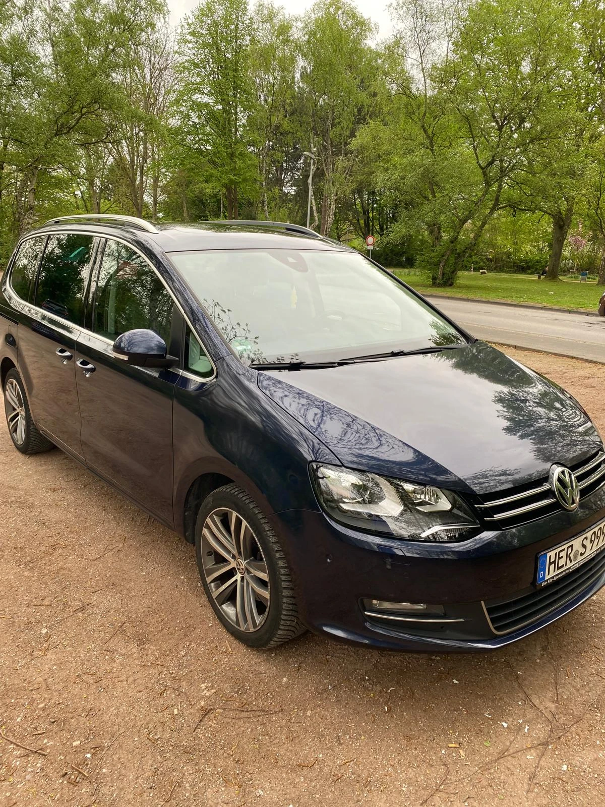 VW Sharan 2.0 TDI 16V с BLUE Motion - изображение 2