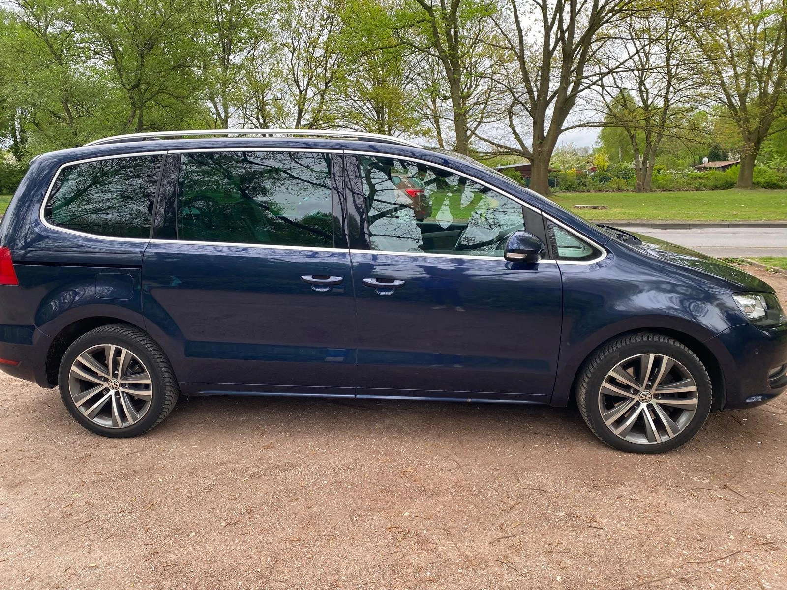 VW Sharan 2.0 TDI 16V с BLUE Motion - изображение 3