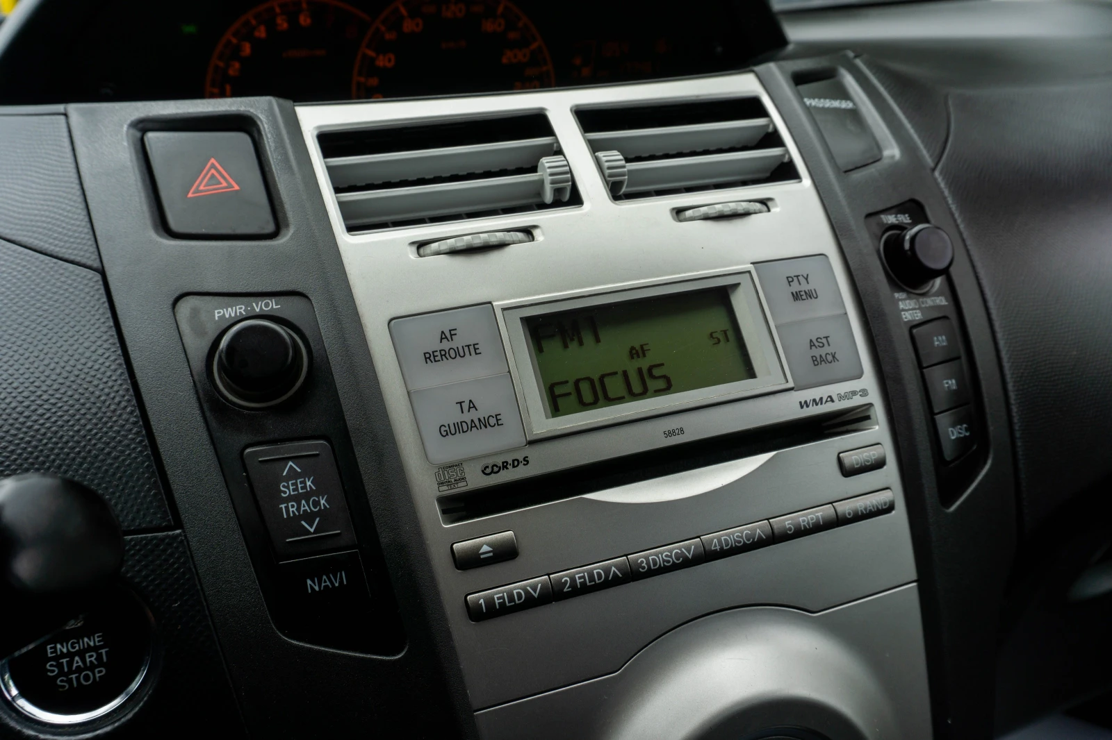 Toyota Yaris TS 1.8i Keyless! С ГАРАНЦИЯ! - изображение 10