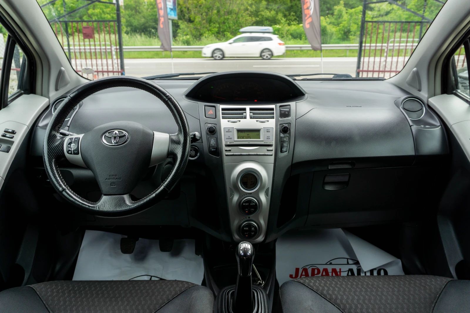Toyota Yaris TS 1.8i Keyless! С ГАРАНЦИЯ! - изображение 8