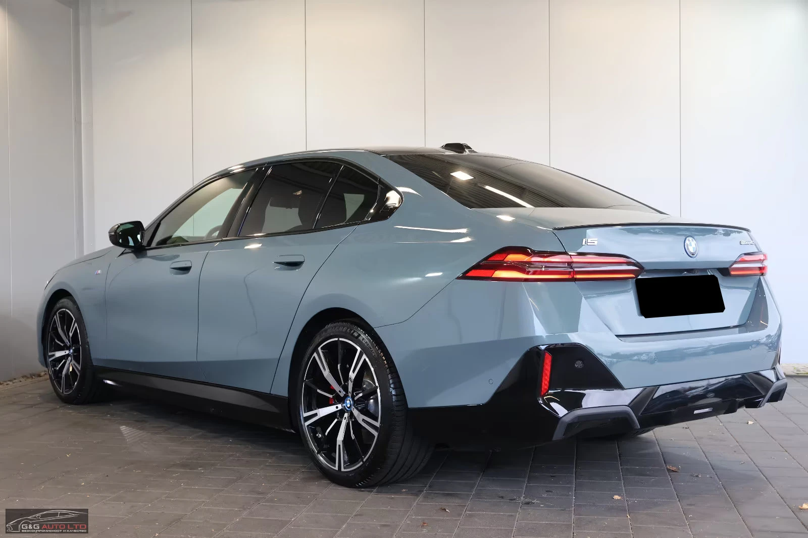 BMW i5 eDRIVE40/340HP/M-SPORT/H&K/HUD/CARBON/PANO/862f - изображение 2