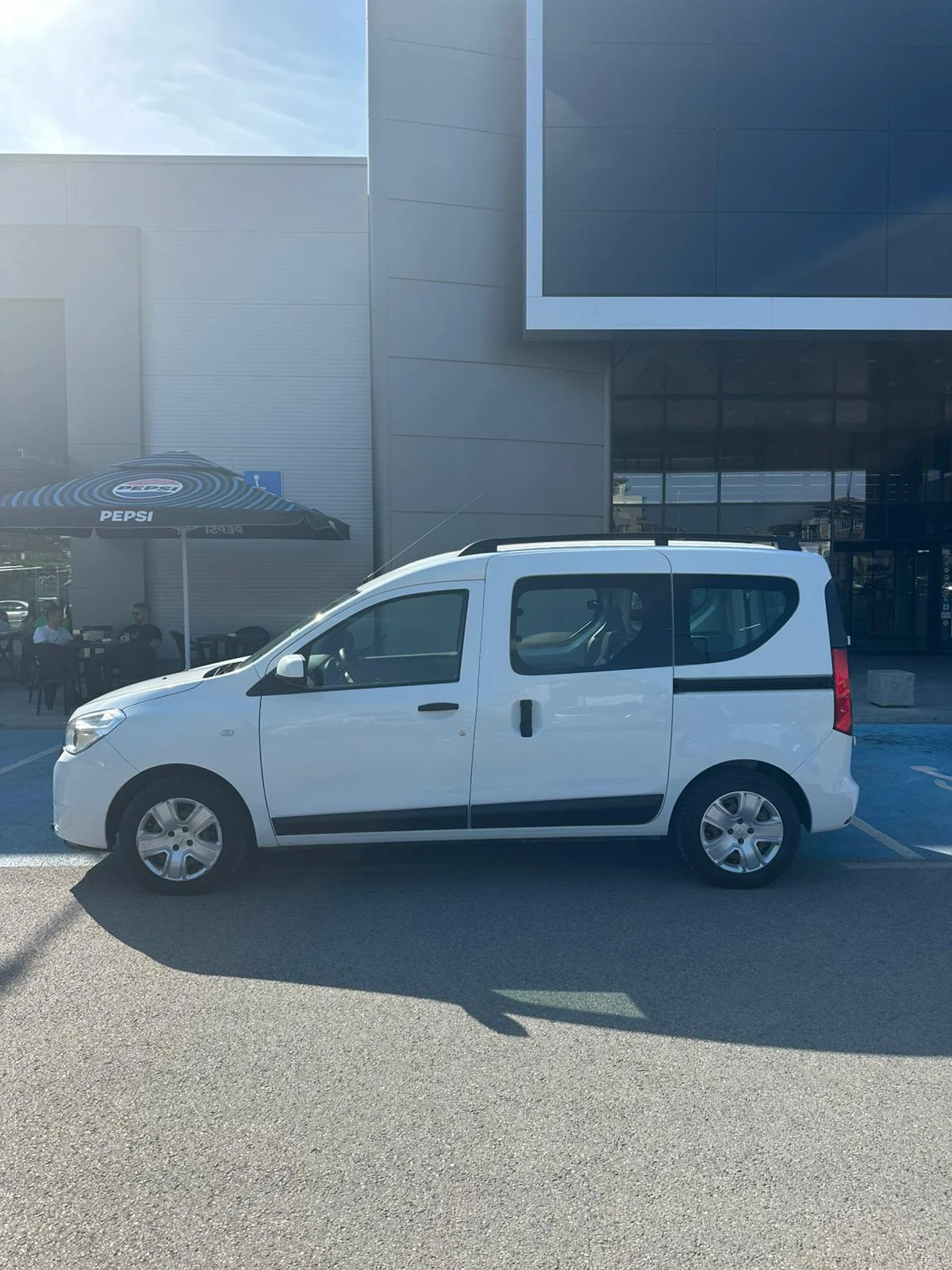 Dacia Dokker, снимка 13 - Автомобили и джипове - 54372832