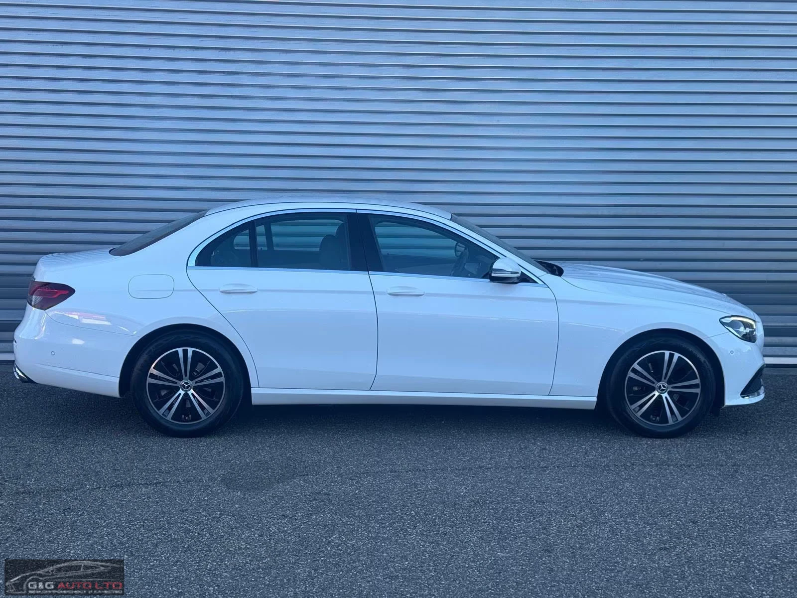 Mercedes-Benz E 220 d/AVANTGARDE/200HP/CAM/LED/AHK/NAVI/CPLAY/948g, снимка 5 - Автомобили и джипове - 53907847