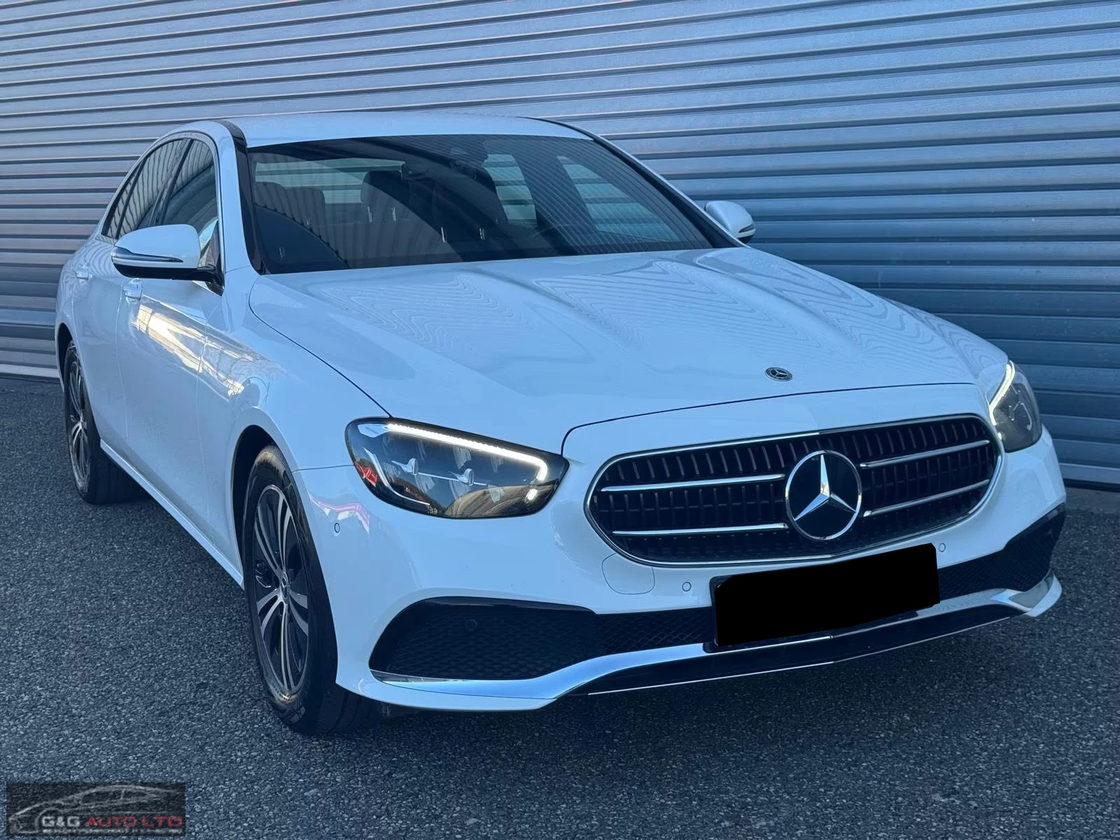 Mercedes-Benz E 220 d/AVANTGARDE/200HP/CAM/LED/AHK/NAVI/CPLAY/948g, снимка 4 - Автомобили и джипове - 53907847