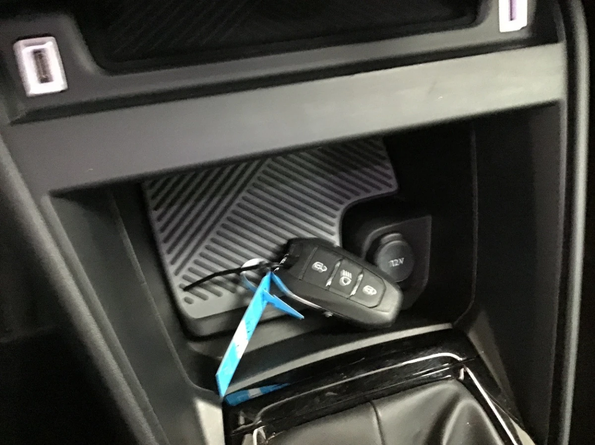 Citroen C4 1.2 PureTech 130 Feel, снимка 12 - Автомобили и джипове - 54364802