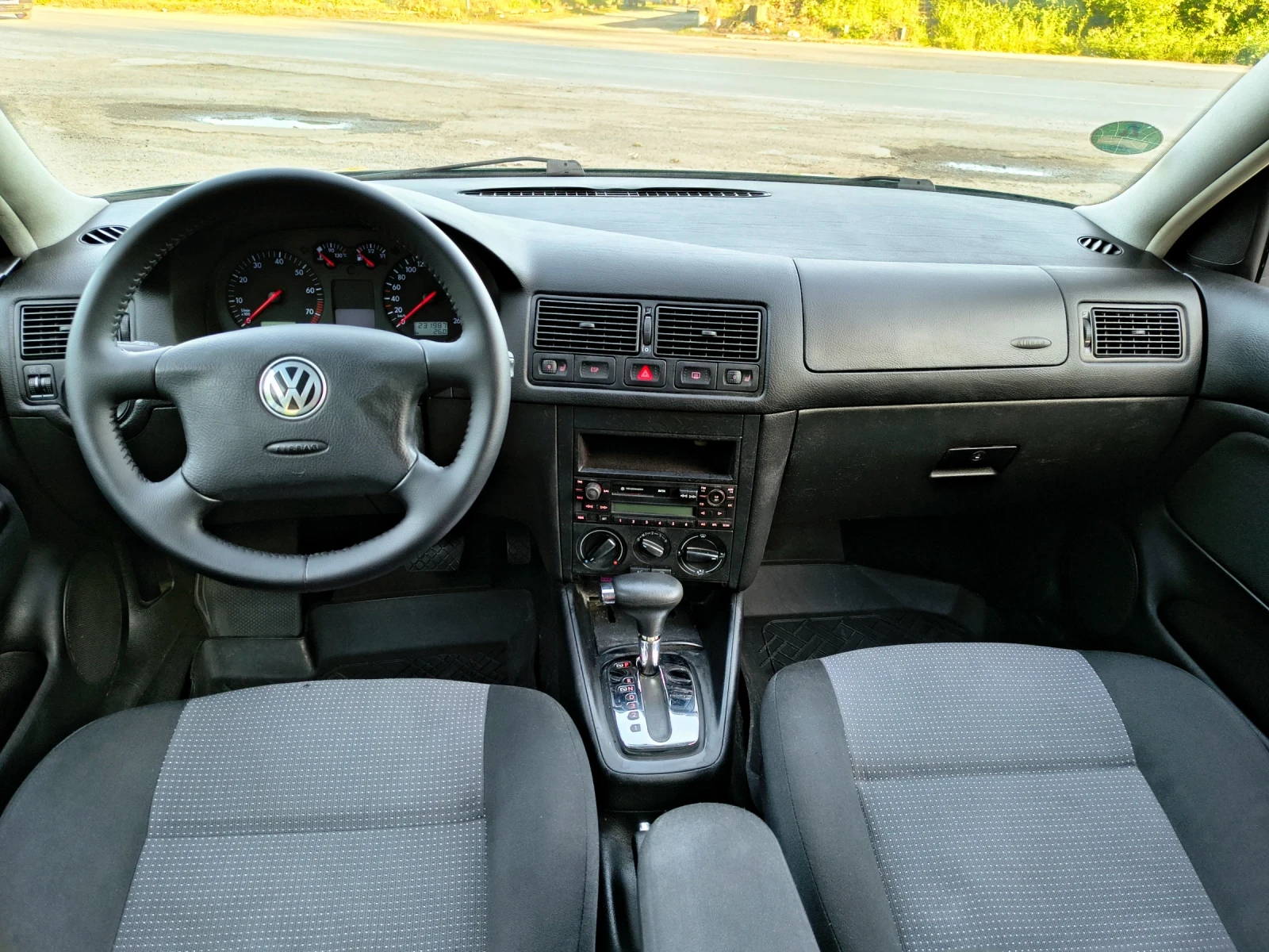 VW Golf 2.0 * АВТОМАТИК* , снимка 11 - Автомобили и джипове - 54718574