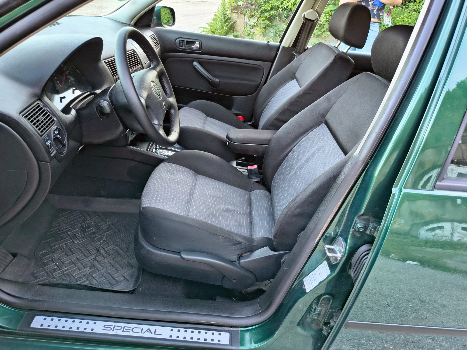 VW Golf 2.0 * АВТОМАТИК* , снимка 9 - Автомобили и джипове - 54718574