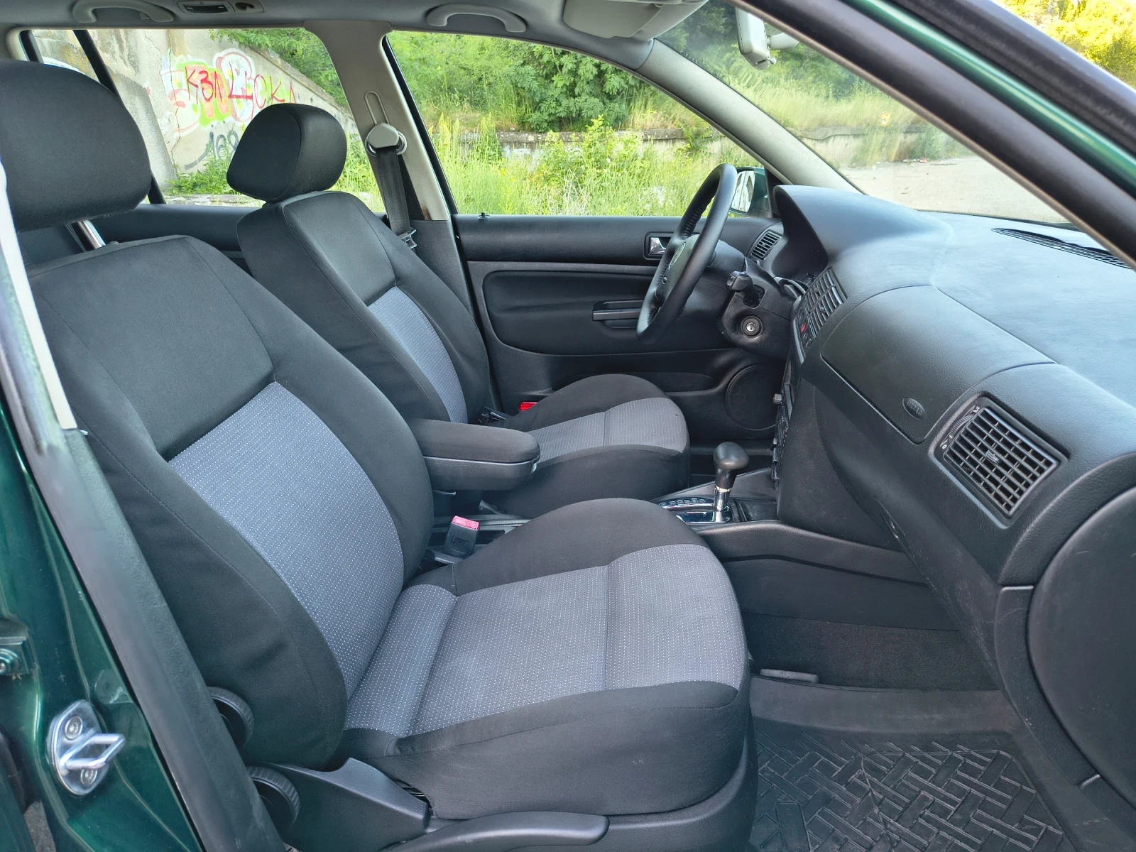 VW Golf 2.0 * АВТОМАТИК* , снимка 10 - Автомобили и джипове - 54718574