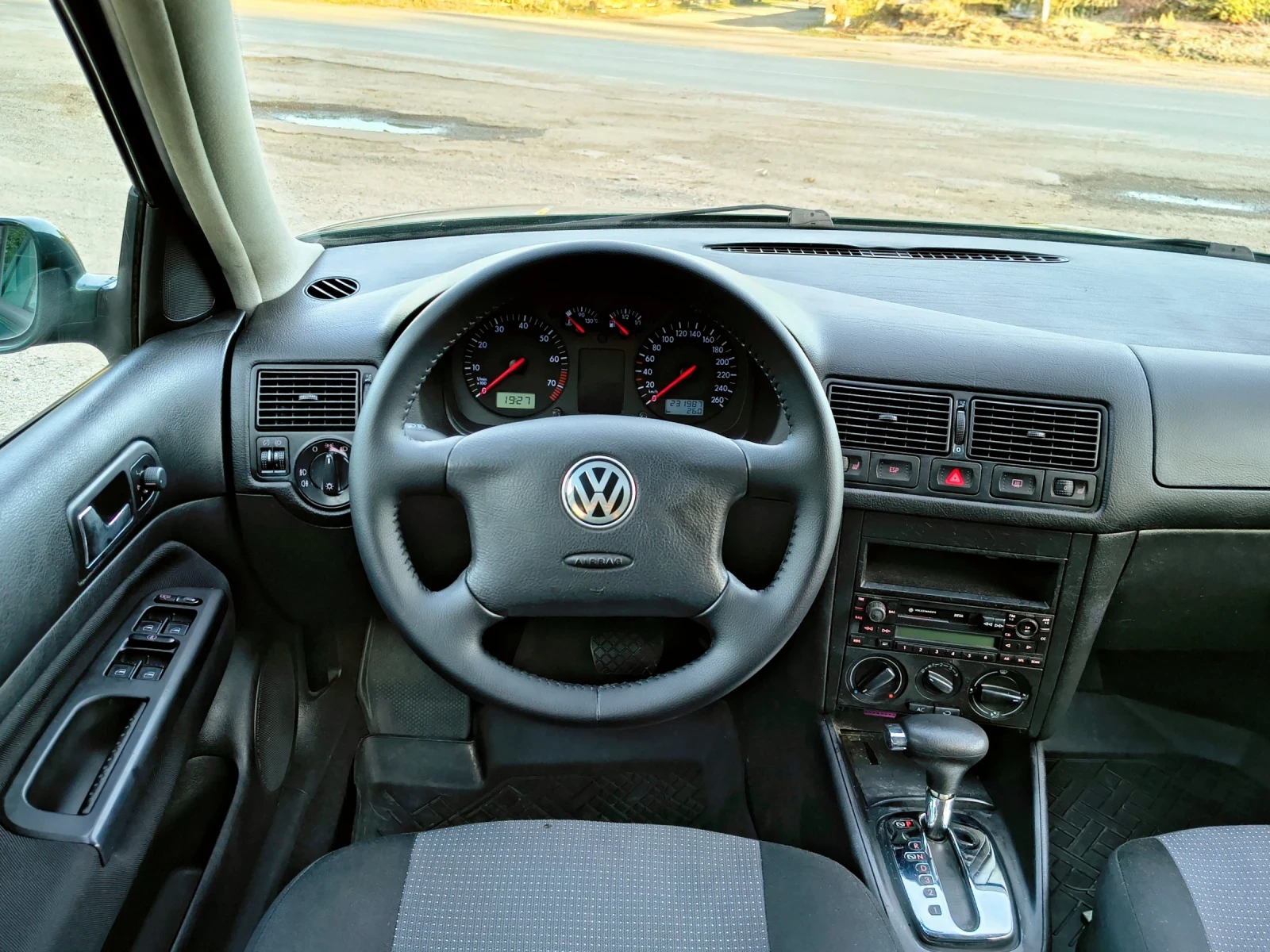 VW Golf 2.0 * АВТОМАТИК* , снимка 12 - Автомобили и джипове - 54718574