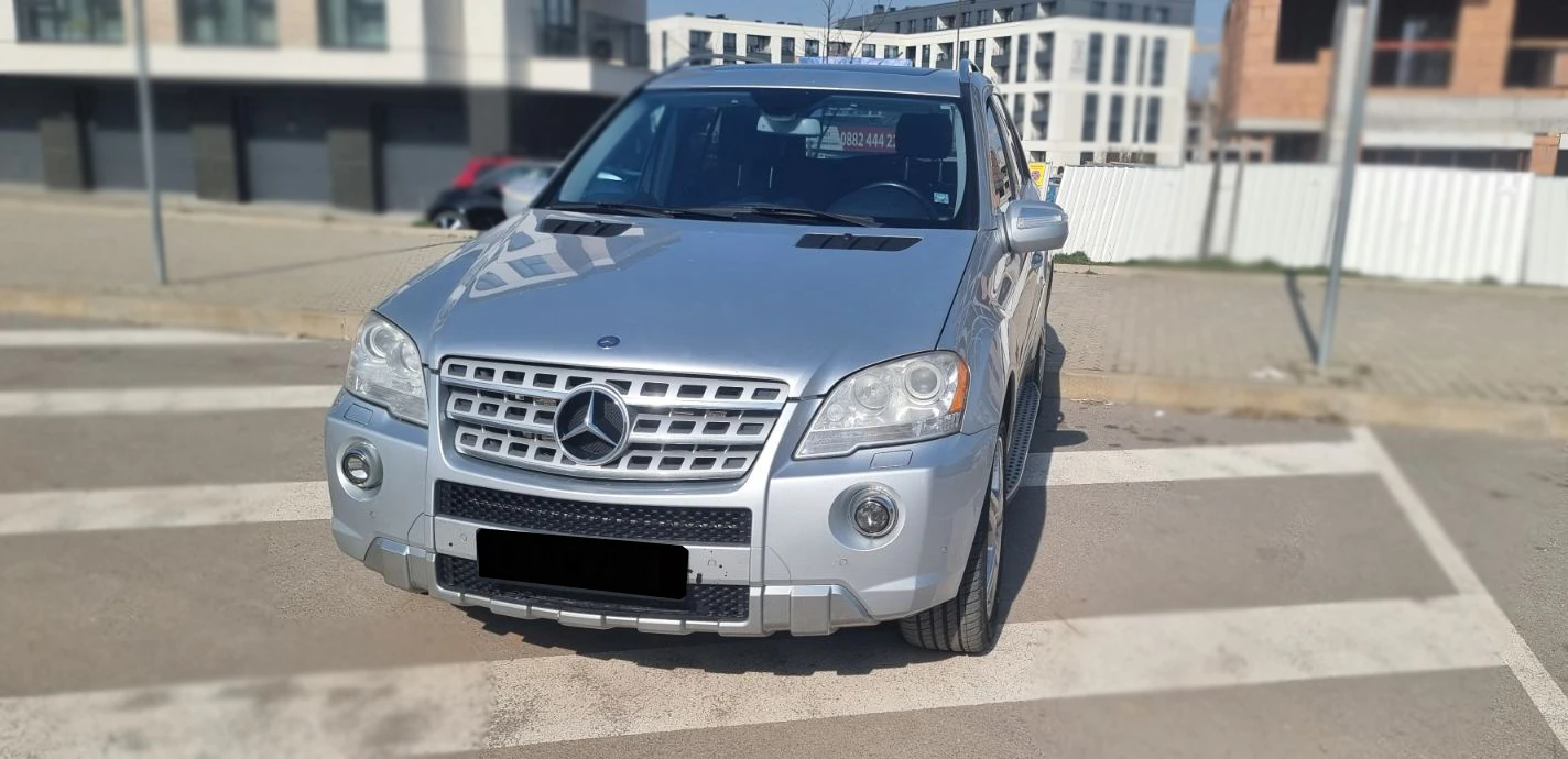 Mercedes-Benz ML 550 AMG * 5.5L* V8 * KEYLESS* HARMAN KARDON* CARFAX