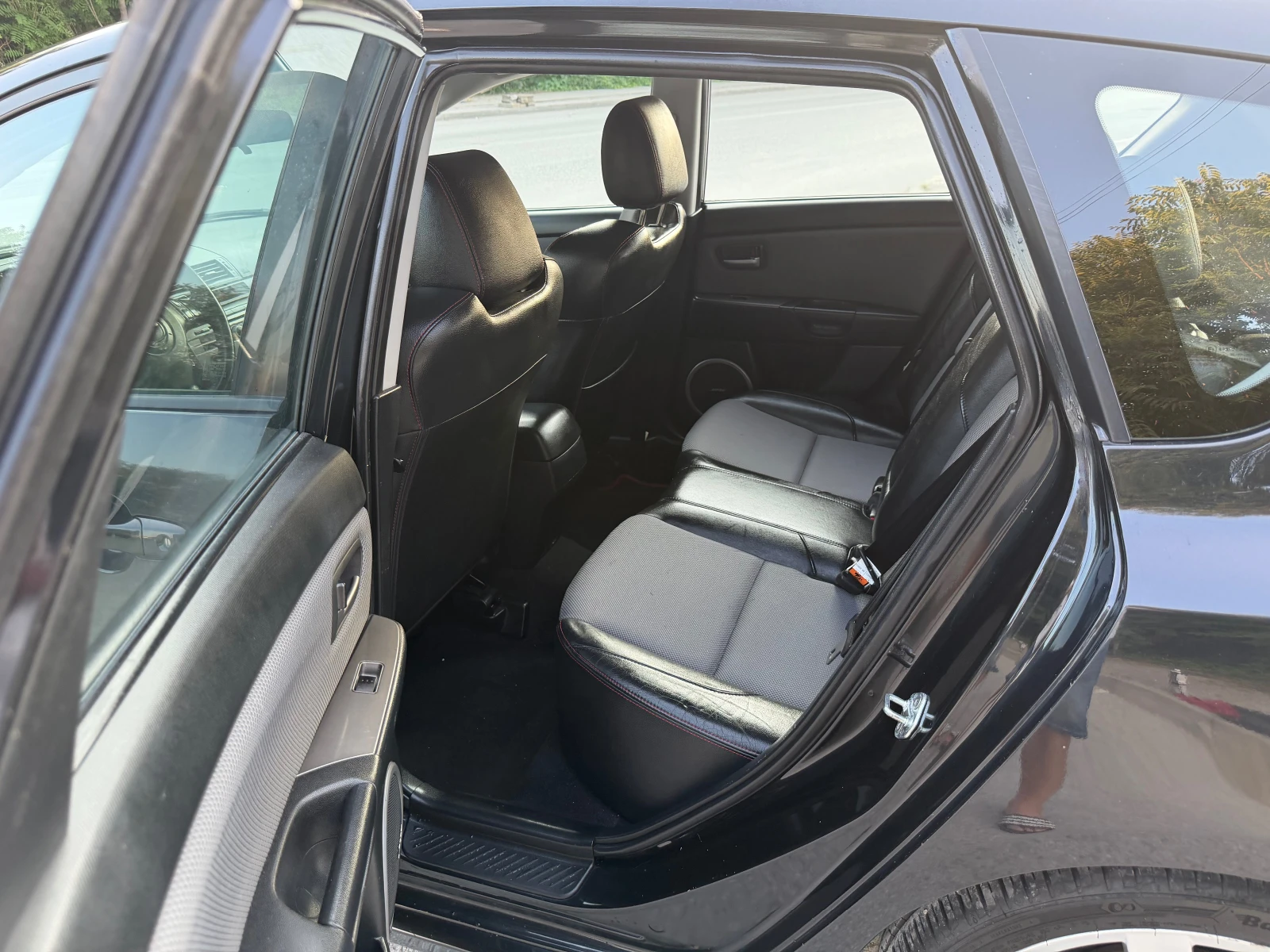 Mazda 3 2.3 LUKS, снимка 9 - Автомобили и джипове - 55063882