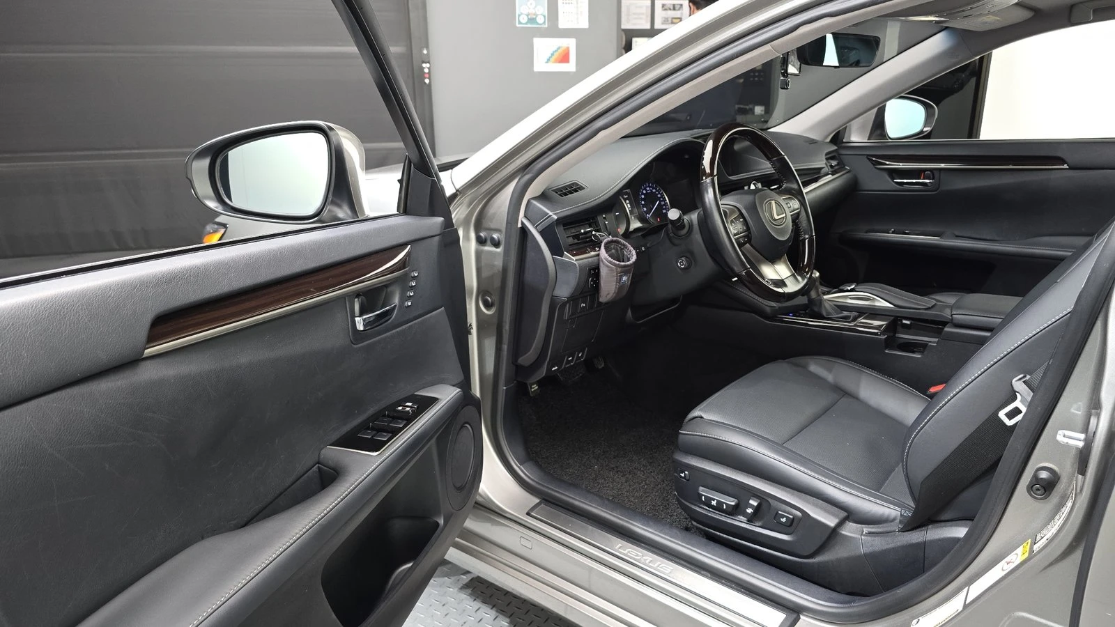 Lexus ES ЛЮК* КРАЙНА ЦЕНА, снимка 10 - Автомобили и джипове - 55350002