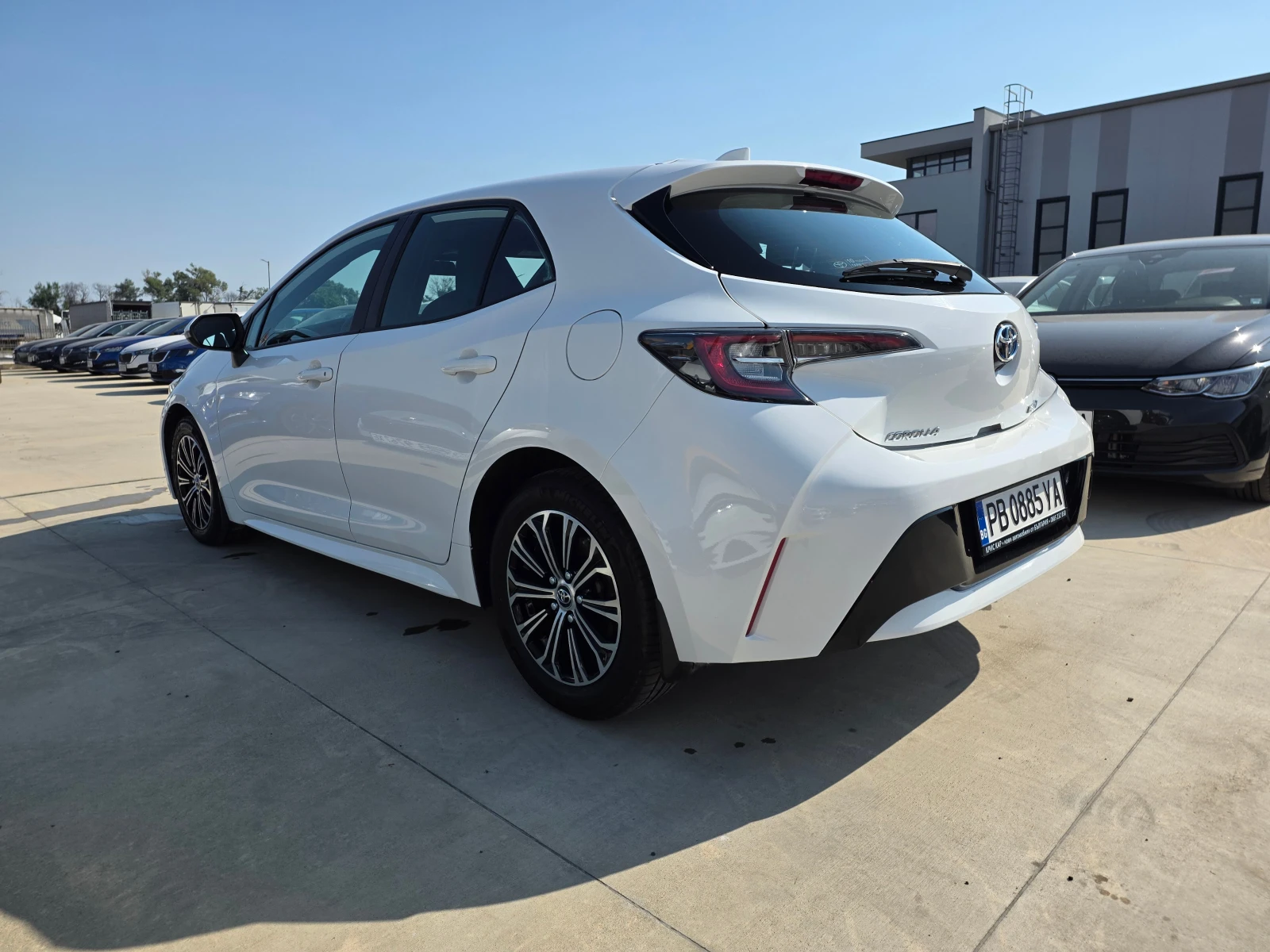 Toyota Corolla 1, 8 HYBRID A/T 122кс, снимка 3 - Автомобили и джипове - 55804553