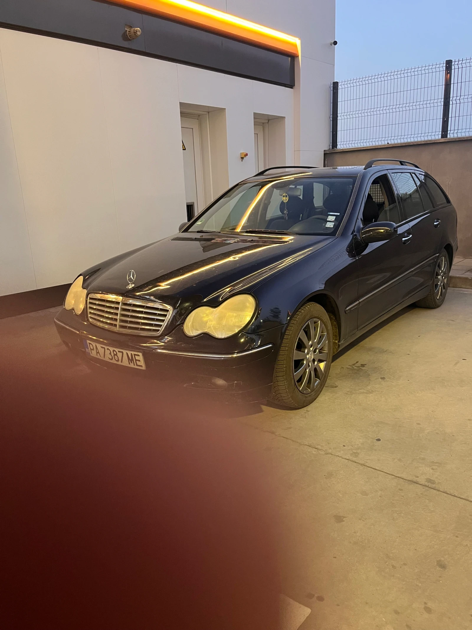 Mercedes-Benz C 220 Дизел 2.2 автомат, снимка 5 - Автомобили и джипове - 55908178