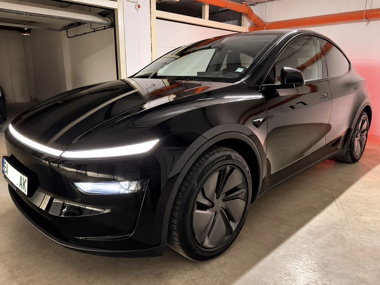 Tesla Y Juniper Long Range - теглич