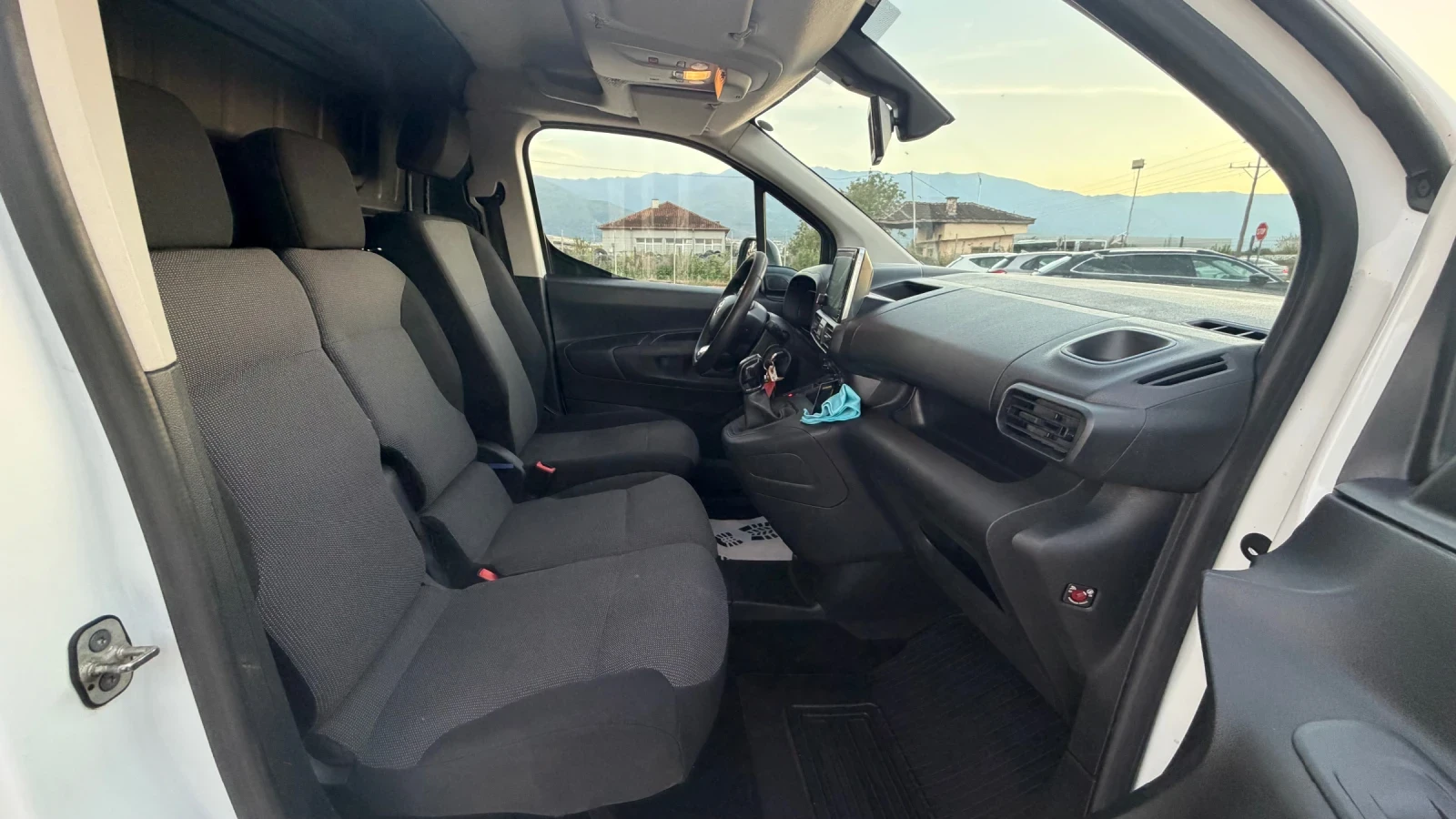 Toyota Proace City 1.5 D-4D / 3 ����� / ������� ��������  | Mobile.bg � ����������� 11
