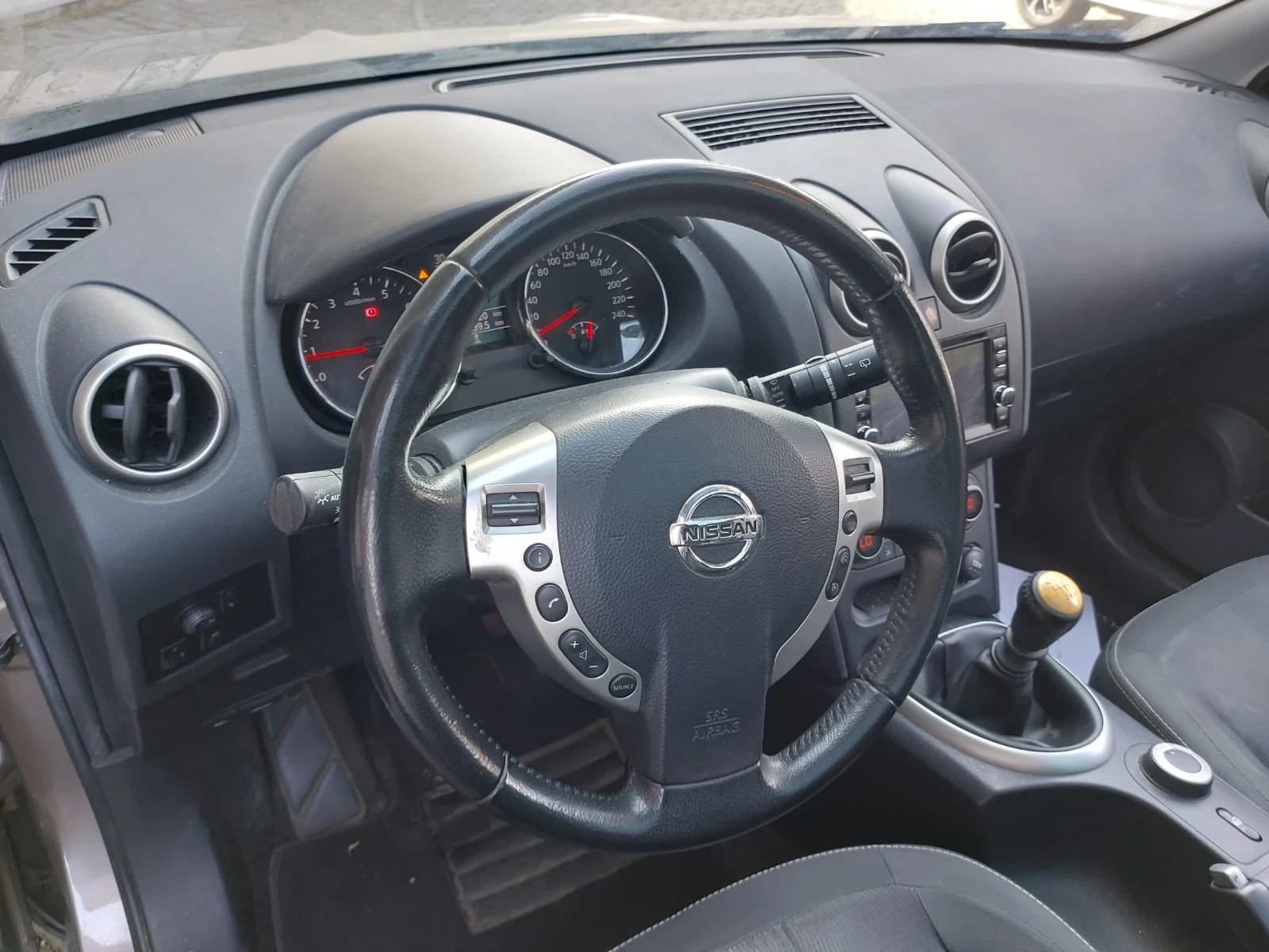 Nissan Qashqai + 2/2.0i/4x4/СЕРИЗНА ИСТОРИЯ/100%РЕАЛНИ КМ./ - изображение 8