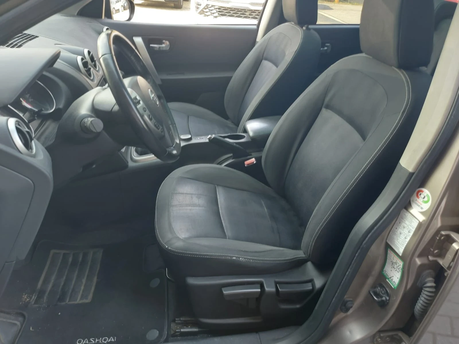 Nissan Qashqai + 2/2.0i/4x4/СЕРИЗНА ИСТОРИЯ/100%РЕАЛНИ КМ./ - изображение 7