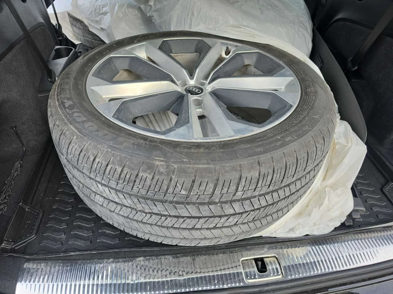 Audi Q7 * PROGRESSIV * ДИСТРОНИК * ОБДУХВАНЕ * ПАНО, снимка 12 - Автомобили и джипове - 54446118