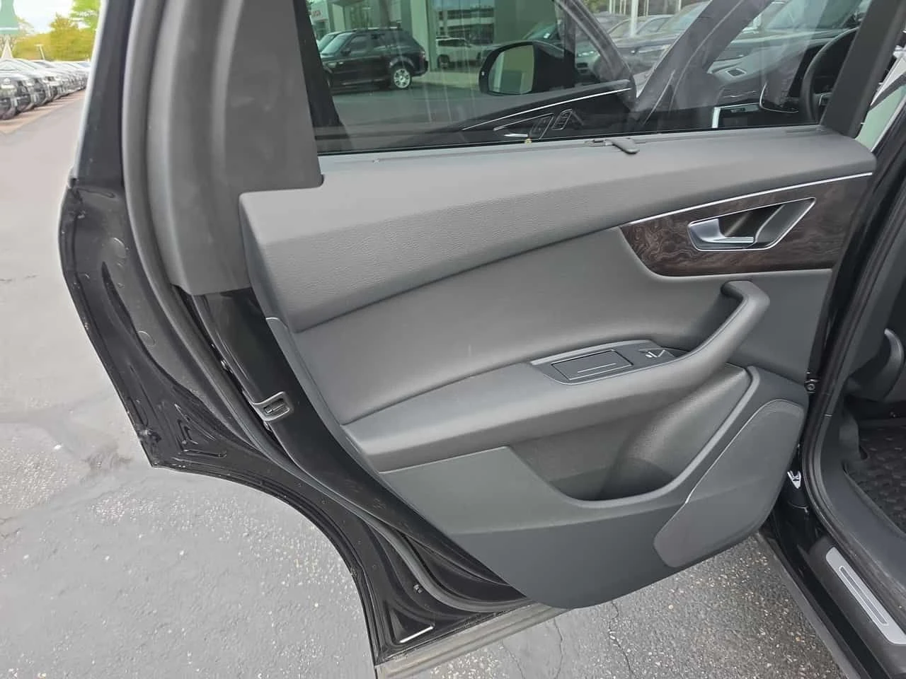 Audi Q7 * PROGRESSIV * ДИСТРОНИК * ОБДУХВАНЕ * ПАНО, снимка 13 - Автомобили и джипове - 54446118
