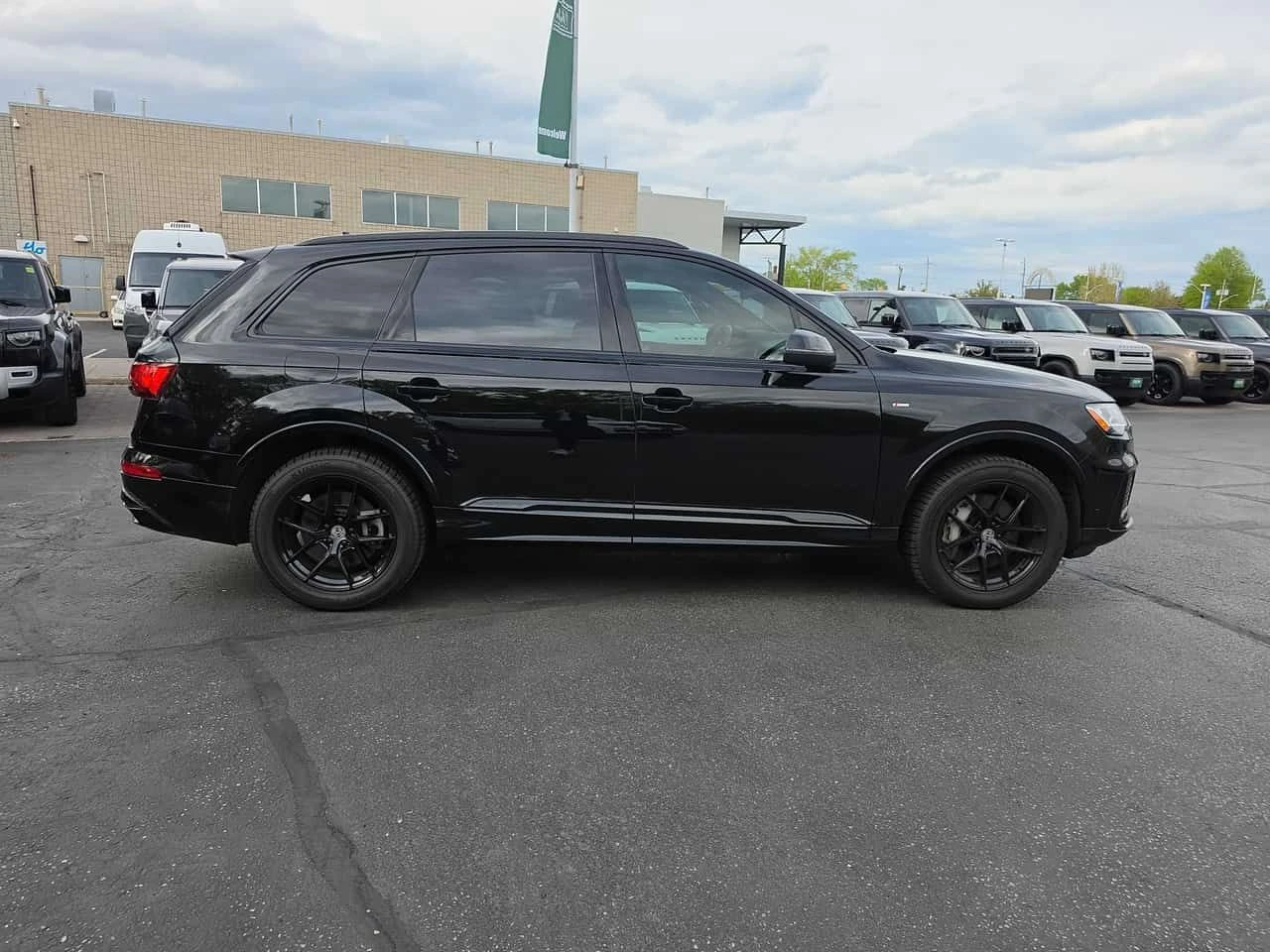 Audi Q7 * PROGRESSIV * ДИСТРОНИК * ОБДУХВАНЕ * ПАНО, снимка 3 - Автомобили и джипове - 54446118