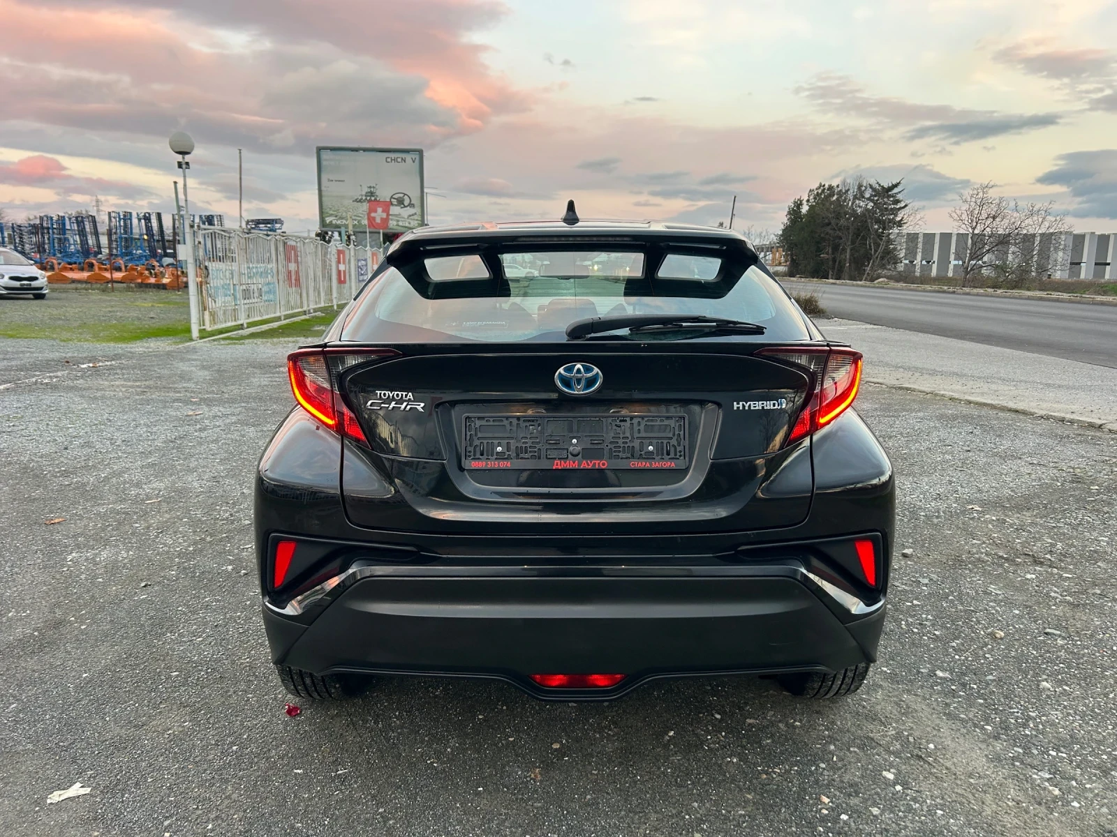 Toyota C-HR HYBRID / FACELIFT / ЕВРО6 / WAZE / YOUTUBE, снимка 6 - Автомобили и джипове - 54646713