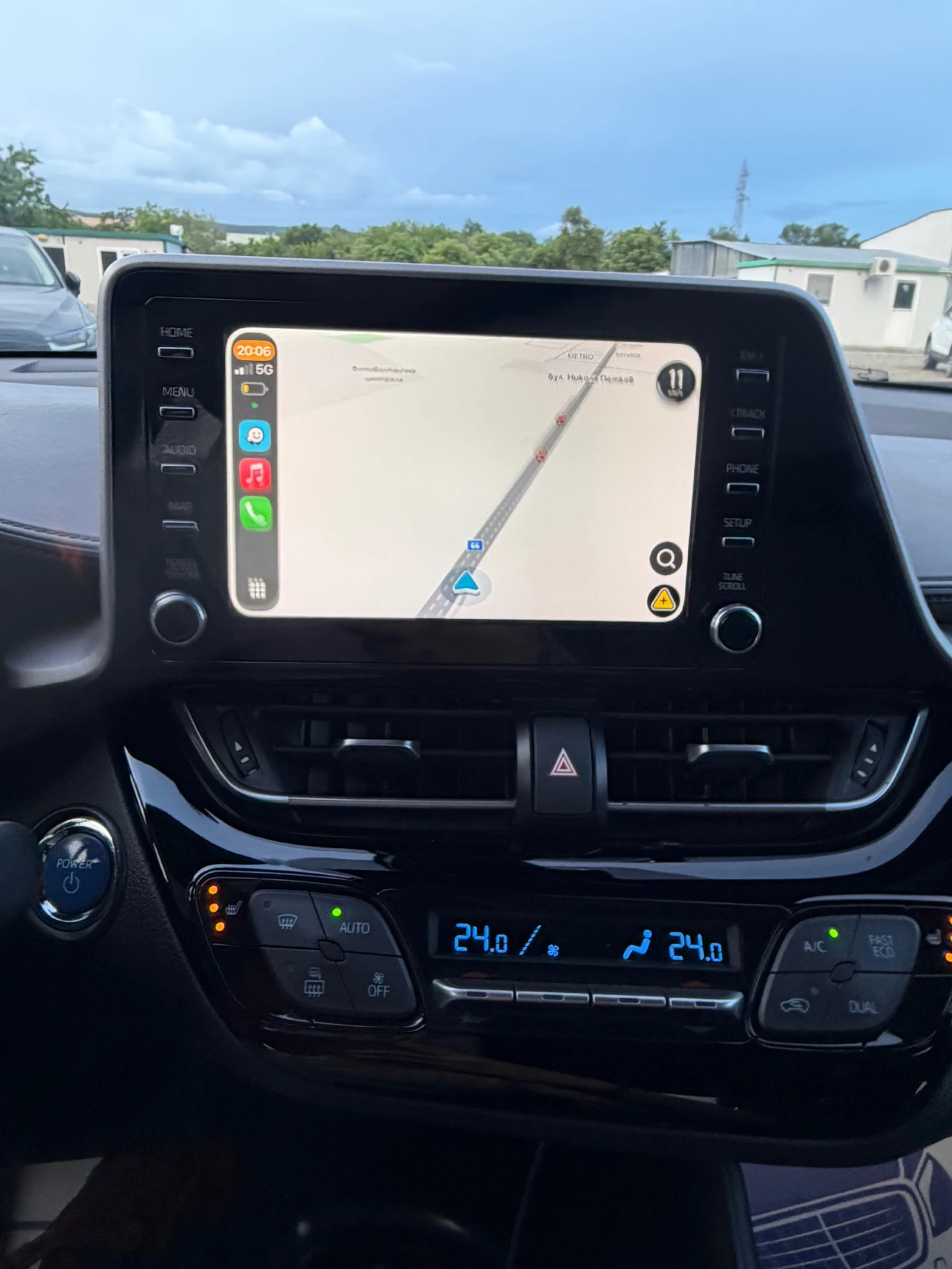 Toyota C-HR HYBRID / FACELIFT / ЕВРО6 / WAZE / YOUTUBE, снимка 13 - Автомобили и джипове - 54646713