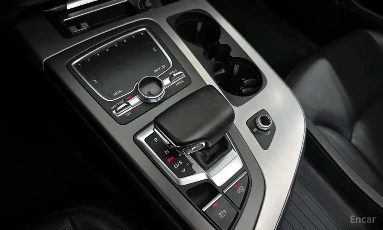 Audi Q7 * 45 TFSI Quattro * CARFAX * ЦЕНА ДО БГ, снимка 15 - Автомобили и джипове - 55556285